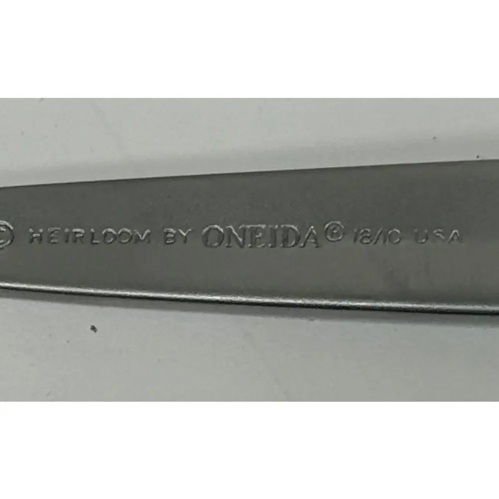 Oneida Stiletto Frost Place Spoon. KT114